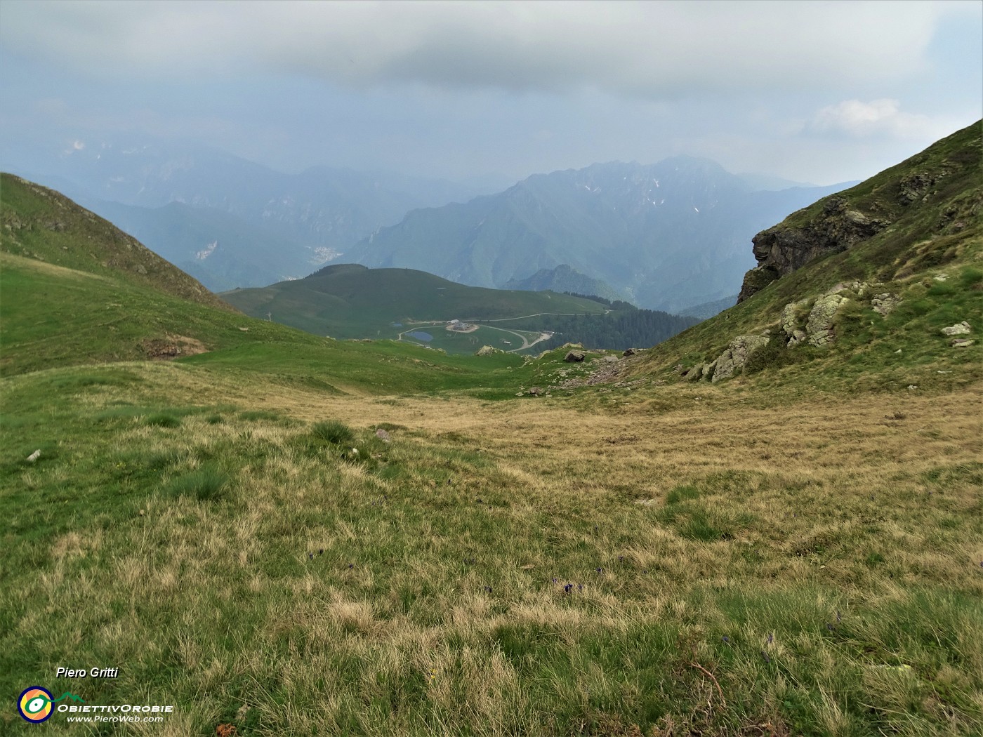 81 Scendendo sul sent. 107A dal colletto del Monte Avaro ai Piani.JPG